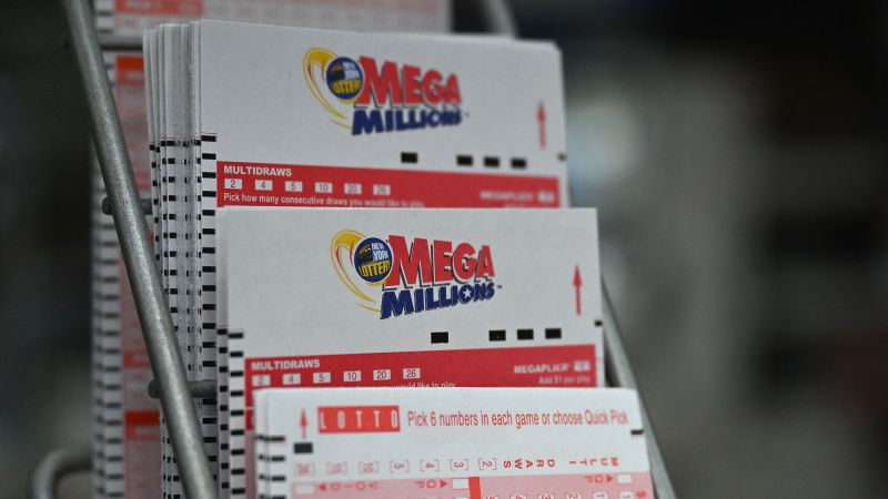 Mega Millions jackpot soars to $900 million,